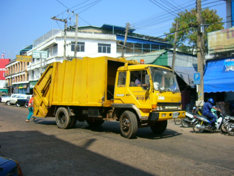 smells-from-waste-collection-trucks-and-landfills-cemax-group